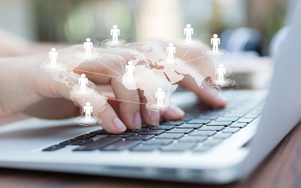 Especializada em refletir a realidade da sua empresa no mundo online